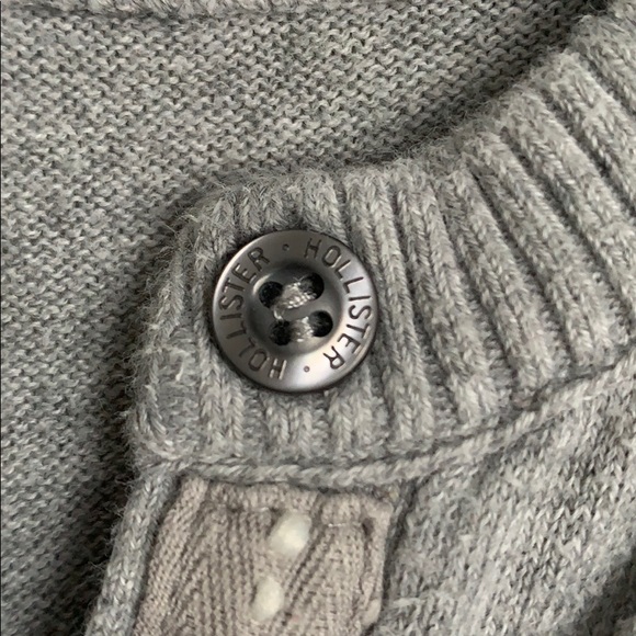 Hollister sweater - Picture 3 of 4